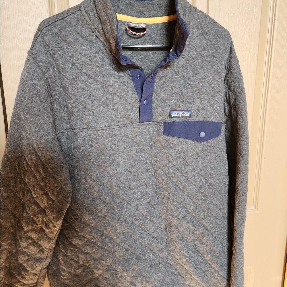 Patagonia Men’s medium black pattern quarter cotton button up